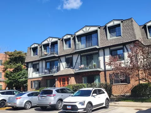 105 Armstrong Dr #B, Buffalo Grove, IL 60089
