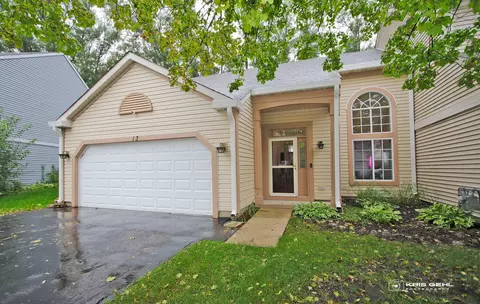 13 Larkspur Ct, Lake In The Hills, IL 60156