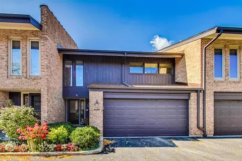 1840 Wildberry Dr #2E, Glenview, IL 60025