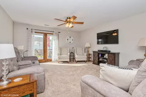 2640 Eagle Dr, Joliet, IL 60436 photo 2