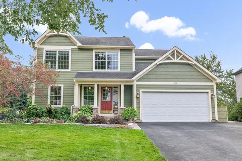912 Brandt Dr, Lake In The Hills, IL 60156