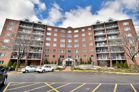 8560 W Foster Ave #601, Norridge, IL 60706