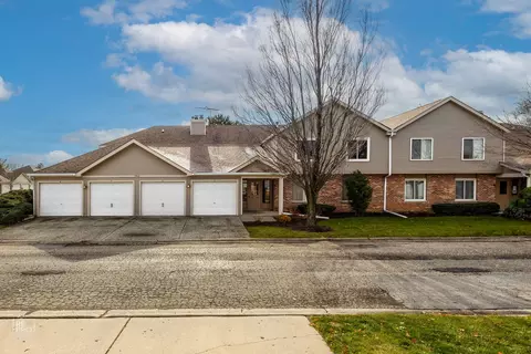 7040 Park Lane Ct #8-203, Woodridge, IL 60517