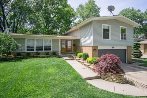 1102 W Ohio St, Glenwood, IL 60425