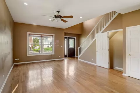 2071 Norwich Dr, Bartlett, IL 60103 photo 3