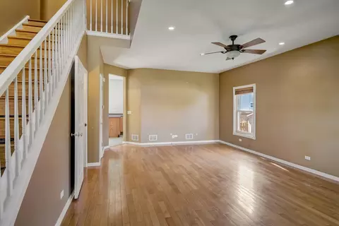 2071 Norwich Dr, Bartlett, IL 60103 photo 5