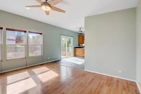 2071 Norwich Dr, Bartlett, IL 60103 photo 12