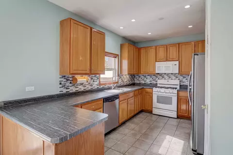 2071 Norwich Dr, Bartlett, IL 60103 photo 6