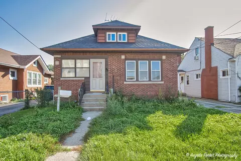 39 S Victory St, Waukegan, IL 60085