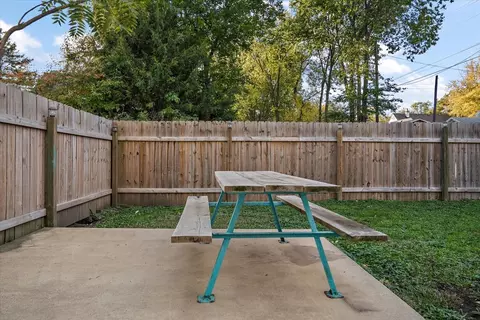 614 E Oakland Ave, Bloomington, IL 61701 photo 20