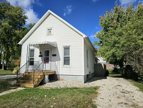 614 E Oakland Ave, Bloomington, IL 61701