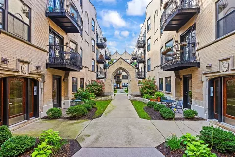 4436 N Damen Ave #3W, Chicago, IL 60625