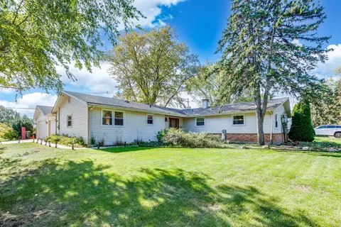 402 Cochise Ct, Carol Stream, IL 60188