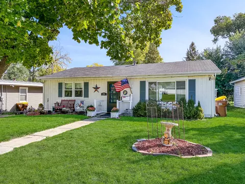 721 S 16th Ave, Freeport, IL 61032