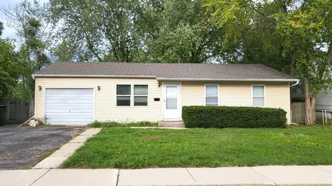 424 Singapore Ln, Carpentersville, IL 60110