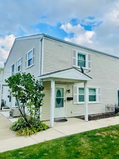 325 Marcia Ct #C, Bartlett, IL 60103
