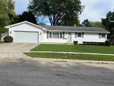 1061 Meadow Ln, Rochelle, IL 61068