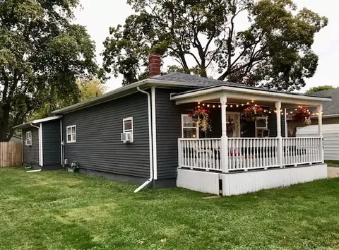 417 W Washington St, Clinton, IL 61727