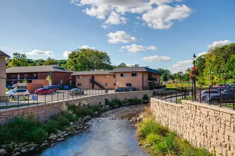 100 S Main St #12, Algonquin, IL 60102