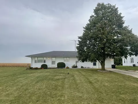 114 Woodworth Rd, Milford, IL 60953