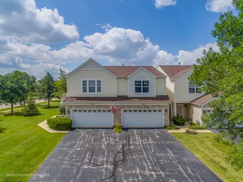 1903 Cobblestone Dr, Carpentersville, IL 60110