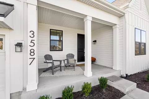 3587 Doral Dr, Elgin, IL 60124 photo 2