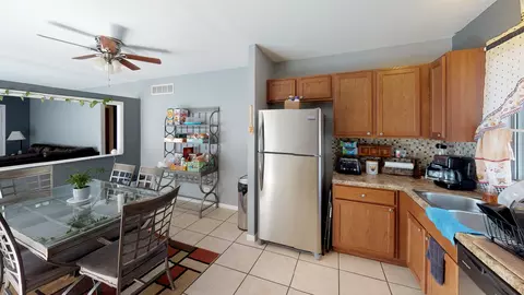 175 Highbury Dr, Elgin, IL 60120 photo 8