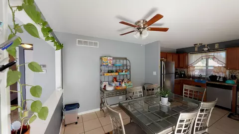 175 Highbury Dr, Elgin, IL 60120 photo 4