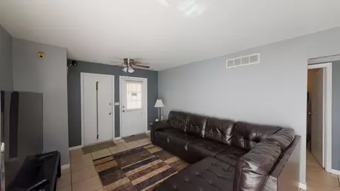 175 Highbury Dr, Elgin, IL 60120 photo 3
