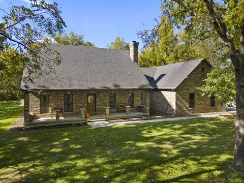 563 N 3859th Rd, Mendota, IL 61342