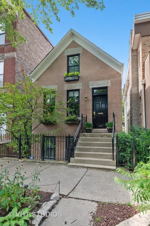 1907 W Dickens Ave, Chicago, IL 60614
