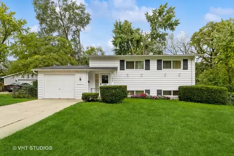 102 Big Oaks Rd, Streamwood, IL 60107