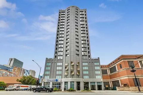 600 N Dearborn St #807, Chicago, IL 60654