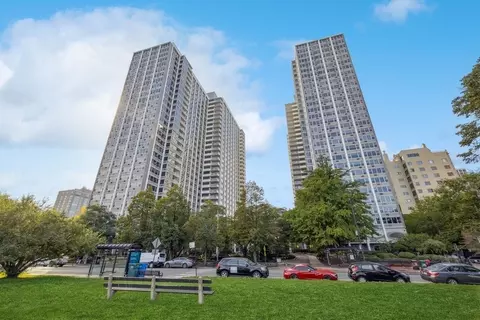 4250 N Marine Dr #1533, Chicago, IL 60613