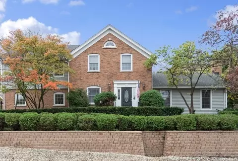 998 Landing Rd, Naperville, IL 60540