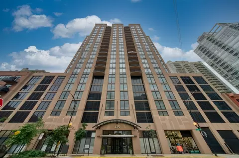 435 W Erie St #903, Chicago, IL 60654
