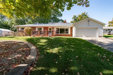 1205 Crescent Ln, Normal, IL 61761