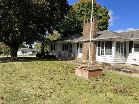 304 W Willow St, Forreston, IL 61030
