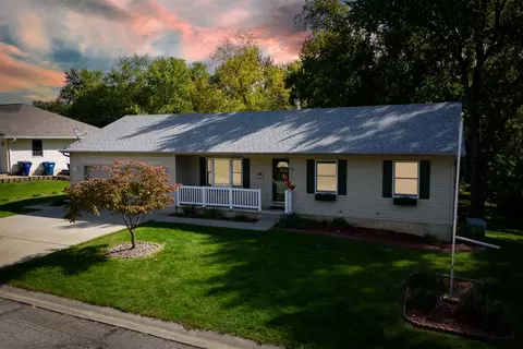 508 S Barn Hollow Dr, Athens, IL 62613