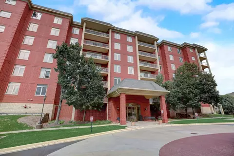8400 Callie Ave #D102, Morton Grove, IL 60053