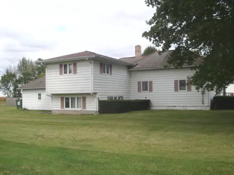 308 E Garfield Ave, Cissna Park, IL 60924