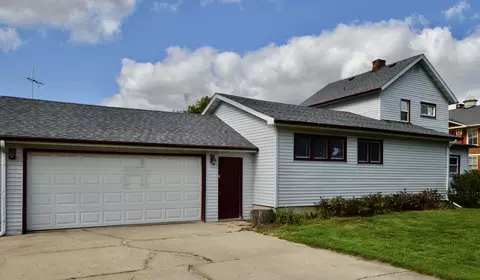 12021 3rd Ave, Hebron, IL 60034