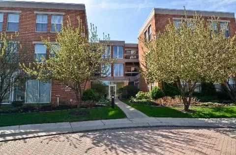 1925 Lake Ave #307, Wilmette, IL 60091