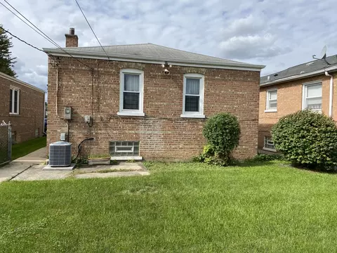 10747 S Emerald Ave, Chicago, IL 60628 photo 5