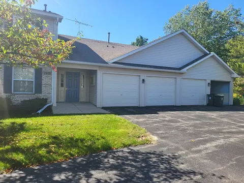 1075 N Village Dr #1, Round Lake Beach, IL 60073