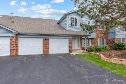 1736 Chesapeake Ln #4, Schaumburg, IL 60193
