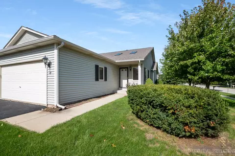 48 S Juniper Dr, North Aurora, IL 60542