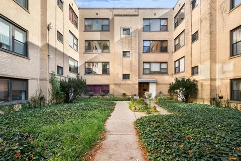 7409 N Seeley Ave #3B, Chicago, IL 60645