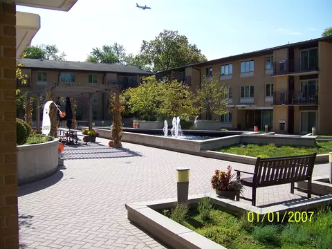 2420 W Talcott Rd #110, Park Ridge, IL 60068