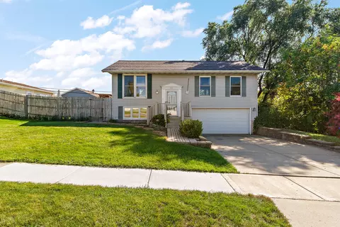 9325 Willow Ln, Mokena, IL 60448